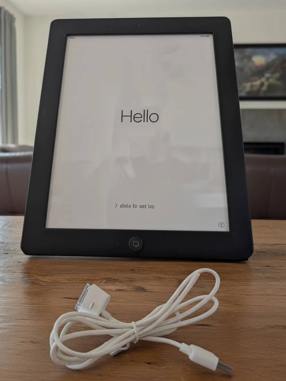 Apple iPad 2nd Gen 16GB, Wi-Fi, 9.7in - [Black] (A1395) iOS 9.3.5 W/Charger EUC